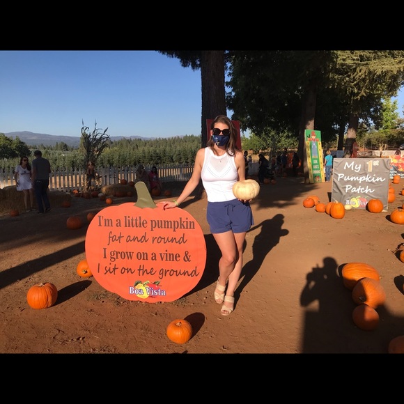 Meet your Posher, Meredith - Picture 2 of 3